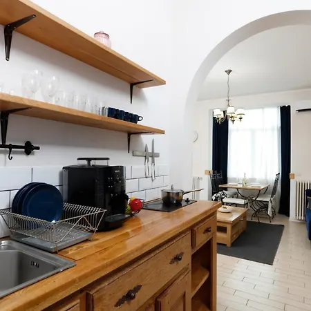 Classy 2 Bedroom In Center *
