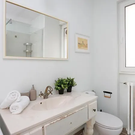 Classy 2 Bedroom In Center Apartment Bucharest