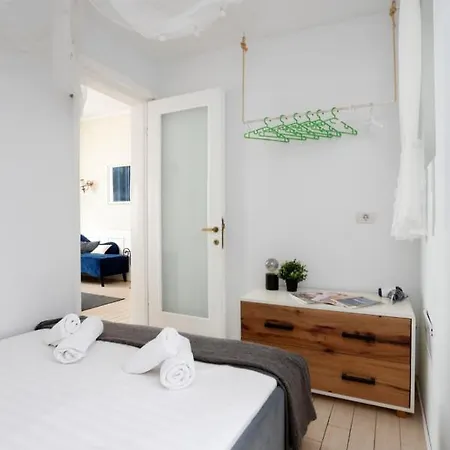 Classy 2 Bedroom In Center Apartment